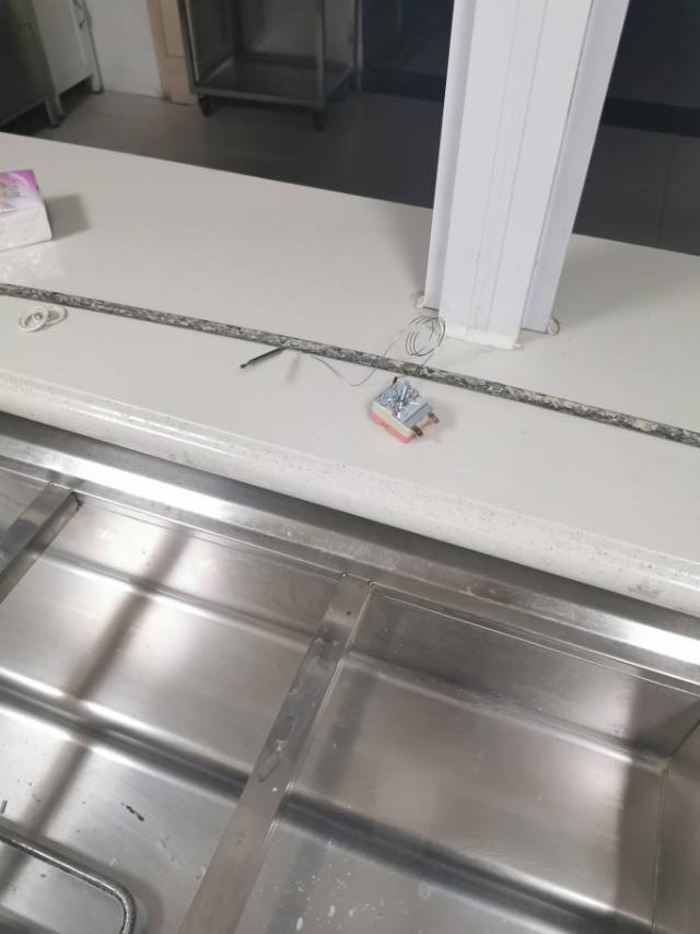 Stainless Bain-Marie Service Counter for a Cleaner Holding Line gallery image 1